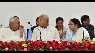 Bihar chief minister Nitish Kumar, RJD chief Lalu Prasad and West Bengal chief minister Mamata Banerjee during a joint press conference in Patna on Friday. (Santosh Kumar/HT Photo) Bihar chief minister Nitish Kumar, RJD chief Lalu Prasad and West Bengal chief minister Mamata Banerjee during a joint press conference in Patna on Friday. (Santosh Kumar/HT Photo)