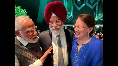 Prime Minister Narendra Modi with Punjab-origin businessman Darshan Singh Dhaliwal and his wife Derba at the State Dinner hosted by US President Joe Biden at the White House on Thursday. (HT Photo) Prime Minister Narendra Modi with Punjab-origin businessman Darshan Singh Dhaliwal and his wife Derba at the State Dinner hosted by US President Joe Biden at the White House on Thursday. (HT Photo)