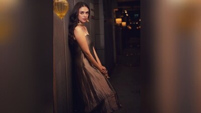 To complement her look, Aditi accessorised with a golden chain choker necklace, statement golden jhumkis (traditional Indian earrings), and a pair of black heels. (Instagram/@sanamratansi ) To complement her look, Aditi accessorised with a golden chain choker necklace, statement golden jhumkis (traditional Indian earrings), and a pair of black heels. (Instagram/@sanamratansi )
