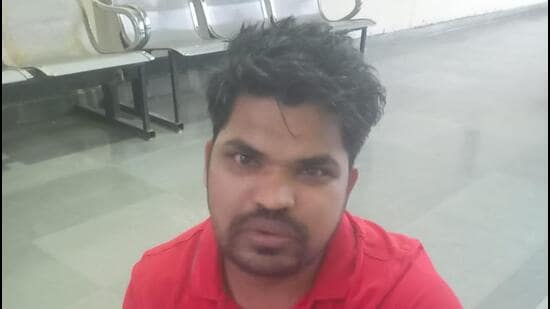 Ahmednagar police and Military Intelligence unit arrested an impostor posing as RAW intelligence officer in Ahmednagar on Thursday. (HT)
