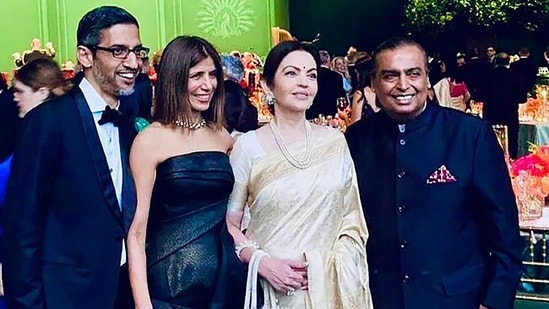 Reliance Industries Chairman Mukesh Ambani and Reliance Foundation Chairperson Nita Ambani with Alphabet CEO Sunder Pichai with his wife Anjali Pichai during the state dinner hosted by the US President Joe Biden and First Lady Jill Biden in honour of PM Modi at the White House.(PTI)