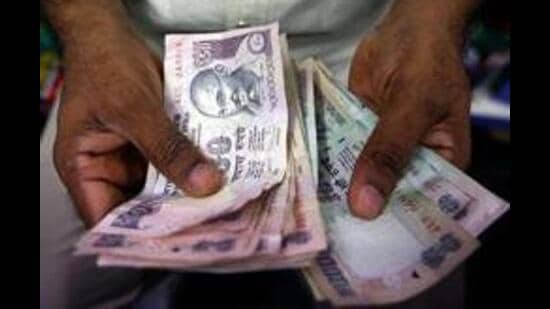 The bike-borne robbers snatched ₹12,000 cash and other valuables from the truck driver. (REUTERS File Photo)