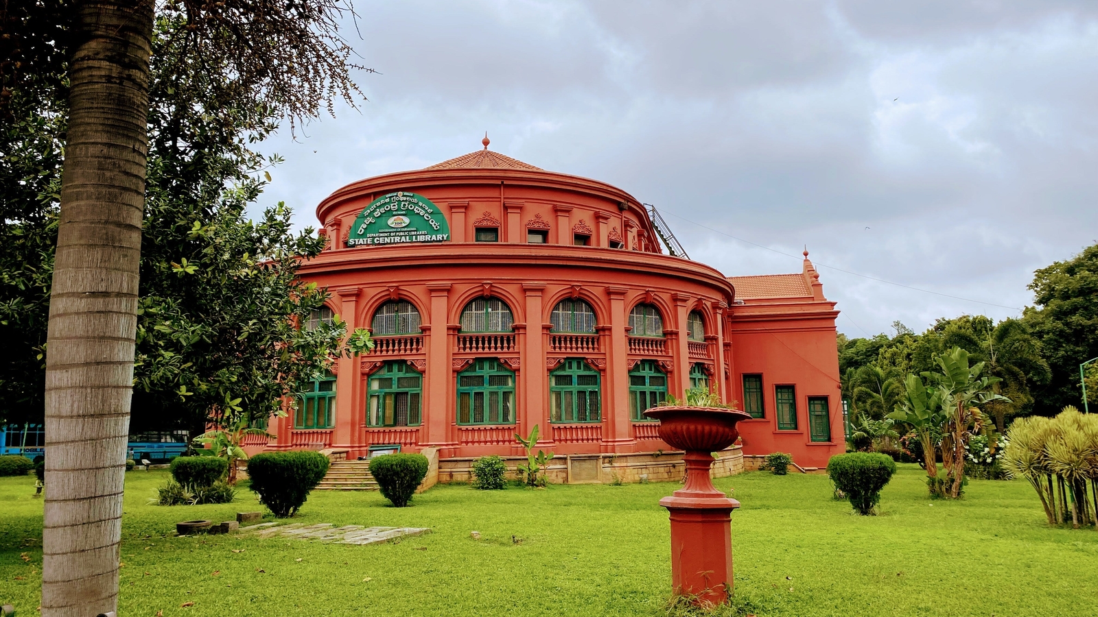 Book Box: In Bengaluru, a walk in the park and books as ideal companions - Vimarsana News