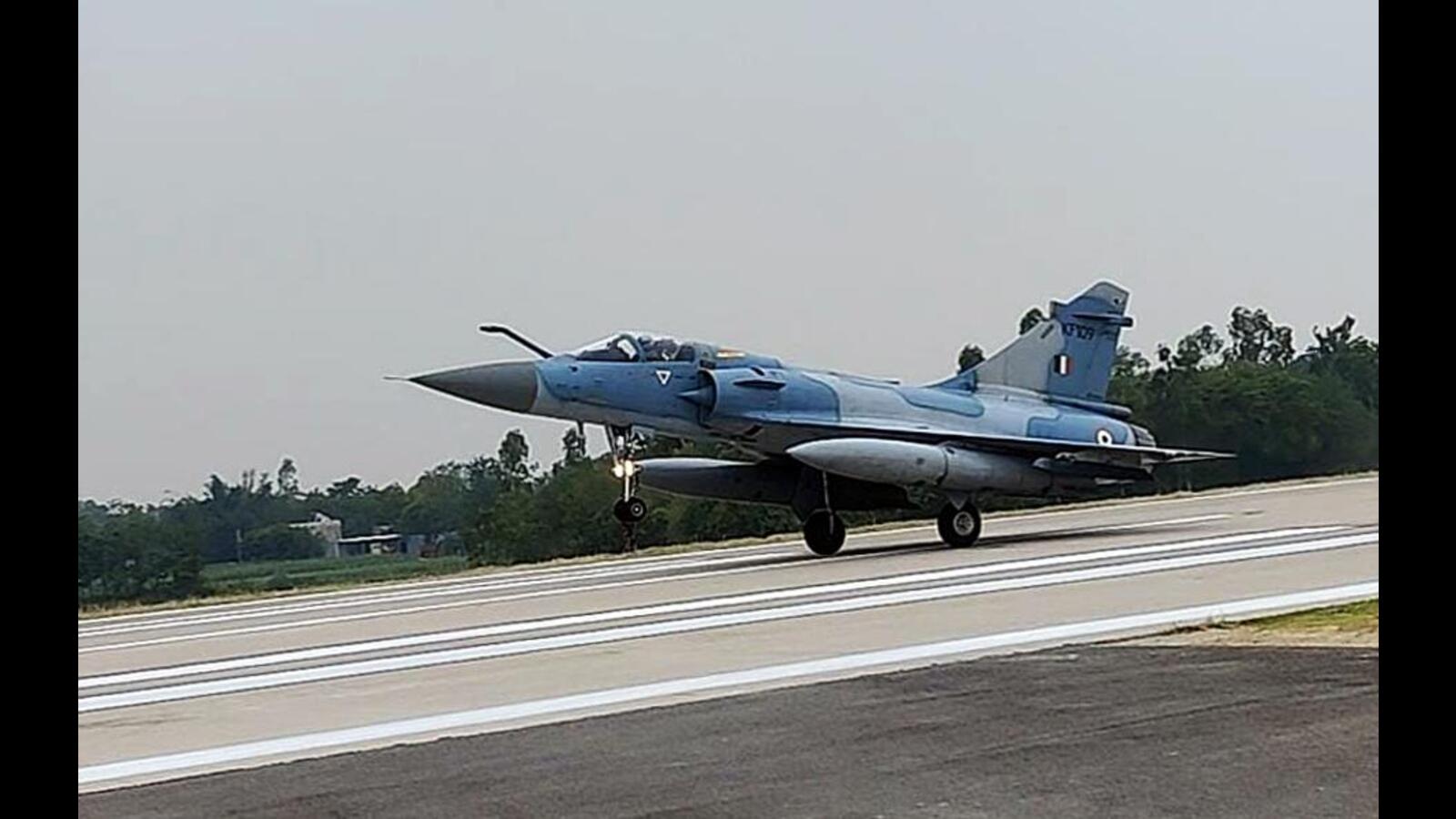 Emergency drills: IAF jets touch down on Purvanchal Expressway airstrip - Vimarsana News