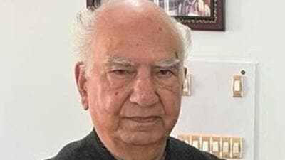 Former Himachal Pradesh chief minister Shanta Kumar on Saturday backed the demand of the people of Chamba for a central agency probe into the brutal murder of a local youngster, Manohar Lal. (HT file photo)