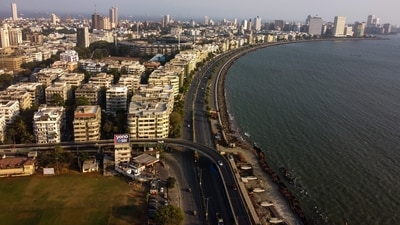 Marine Drive is synonymous with Mumbai. Its spirit of social mobility comes alive here in a resplendent manner. (HT File)