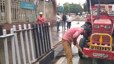 PMC has started dismantling the BRTS stretch on the Pune-Ahmednagar Road, between Yerawada to Vimannagar Chowk (Phoenix Mall), on Saturday. (HT) PMC has started dismantling the BRTS stretch on the Pune-Ahmednagar Road, between Yerawada to Vimannagar Chowk (Phoenix Mall), on Saturday. (HT)