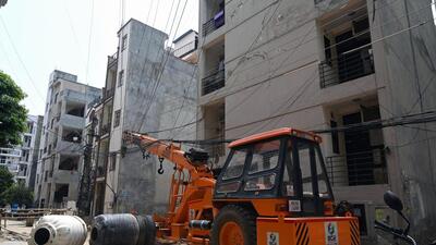 The tilted five-storey building in DLF Phase 3. (Parveen Kumar/ HT)