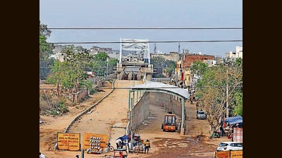 The underconstruction railway over and underbridges on Pakhowal Road in Ludhiana. (HT PHOTO) The underconstruction railway over and underbridges on Pakhowal Road in Ludhiana. (HT PHOTO)