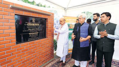 Union home minister Amit Shah laying the foundation stone for a memorial commemorating fallen soldiers at Lal Chowk in Srinagar (Amit Shah Twitter) Union home minister Amit Shah laying the foundation stone for a memorial commemorating fallen soldiers at Lal Chowk in Srinagar (Amit Shah Twitter)