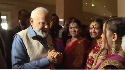 Egyptian woman singing Hindi song to welcome PM Modi in Cairo on Saturday. Egyptian woman singing Hindi song to welcome PM Modi in Cairo on Saturday.