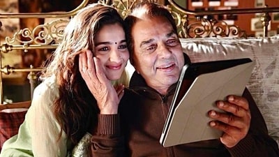 Alia Bhatt and Dharmendra on the sets of Rocky Aur Rani Kii Prem Kahaani. Alia Bhatt and Dharmendra on the sets of Rocky Aur Rani Kii Prem Kahaani.