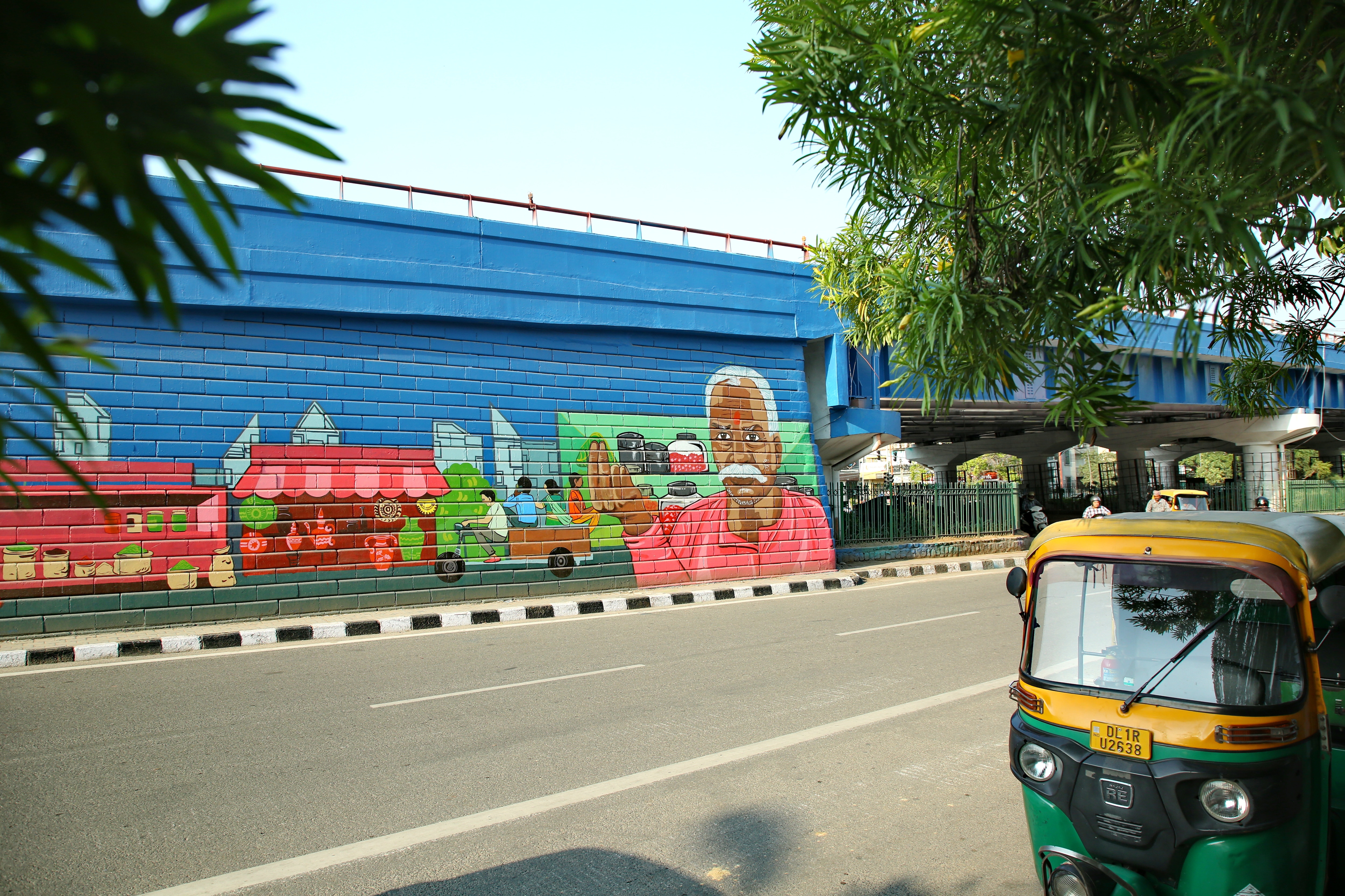 Painted with the essence of the street markets in Delhi, the South Extension flyover now has a welcoming bright blue colour to it. (Photos: Raajessh Kashyap/HT) Painted with the essence of the street markets in Delhi, the South Extension flyover now has a welcoming bright blue colour to it. (Photos: Raajessh Kashyap/HT)