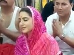 Sara Ali Khan prayed at several temples. Sara Ali Khan prayed at several temples.