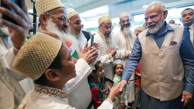 Prime Minister Narendra Modi receives warm welcome by members of the Indian community, in Cairo on Saturday. (PIB) Prime Minister Narendra Modi receives warm welcome by members of the Indian community, in Cairo on Saturday. (PIB)