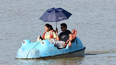 Residents enjoy a pleasant day at Sukhna Lake in Chandigarh on Sunday. (Keshav Singh/HT) Residents enjoy a pleasant day at Sukhna Lake in Chandigarh on Sunday. (Keshav Singh/HT)