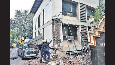 The bungalow called ‘Prashant’ is owned by the Chapatwala family, which occupies the second floor but was away when the mishap took place. The Palande family occupied the first floor and another family lived on the third floor. The Palandes are tenants who were staying in the bungalow since their house was being redeveloped. (Vijay Bate/HT Photo) The bungalow called ‘Prashant’ is owned by the Chapatwala family, which occupies the second floor but was away when the mishap took place. The Palande family occupied the first floor and another family lived on the third floor. The Palandes are tenants who were staying in the bungalow since their house was being redeveloped. (Vijay Bate/HT Photo)