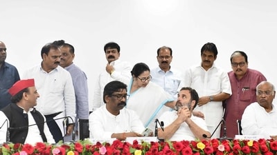 Thirty-two leaders from 15 Opposition parties came together at a mega meet in Patna on Friday. (HT PHOTO) (HT_PRINT) Thirty-two leaders from 15 Opposition parties came together at a mega meet in Patna on Friday. (HT PHOTO) (HT_PRINT)