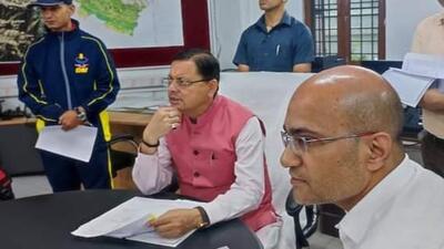 Uttarakhand CM Pushkar Singh Dhami on Sunday made a surprise inspection at state Disaster Control Room (Twitter/@pushkardhami) Uttarakhand CM Pushkar Singh Dhami on Sunday made a surprise inspection at state Disaster Control Room (Twitter/@pushkardhami)