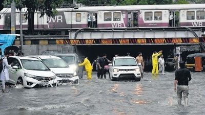 Waterlogging after heavy rainfall, at Andheri in Mumbai on Saturday. (Vijay Bate/HT Photo) Waterlogging after heavy rainfall, at Andheri in Mumbai on Saturday. (Vijay Bate/HT Photo)