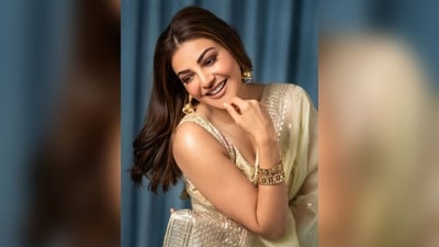 To enhance her look, Kajal chose golden jewellery as her accessories. She adorned herself with stunning statement jhumkis and embellished her hands with beautiful bangles, adding a touch of grace.&nbsp; (Instagram/@kajalaggarwalofficial)