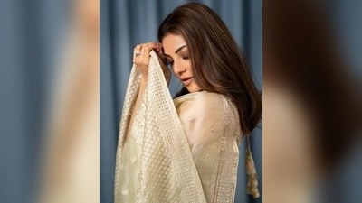 Kajal Aggarwal embraced a minimal makeup approach with subtle brown eyeshadow, mascara-coated lashes, contoured cheeks, and a nude lipstick, highlighting her natural beauty. (Instagram/@kajalaggarwalofficial)
