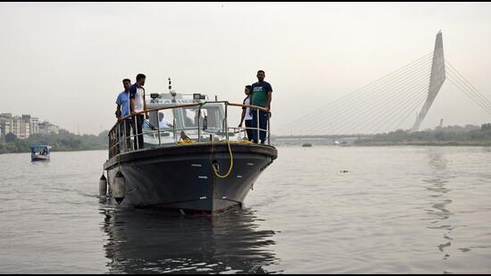 An Indian Navy boat moves from Signature Bridge to ITO barrage. The bridges covered under the plan include the Wazirabad bridge, the ISBT bridge near Kashmere Gate, the Old Iron Railway Bridge (Loha Pul), Geeta Colony bridge, Signature Bridge, ITO bridge, railway bridge downstream of ITO, Nizamuddin road bridge, DND flyway, and the Okhla barrage road bridge. (IANI)