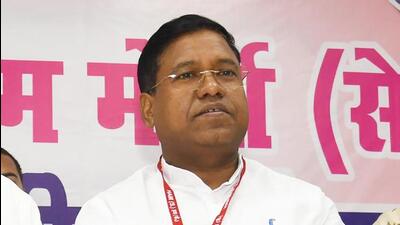 HAM party founder Jitanram Manjhi and son, party president Santosh Kumar Suman at party's national executive meeting in Patna , Bihar on June 19 (HT File Photo/SAntosh Kumar) HAM party founder Jitanram Manjhi and son, party president Santosh Kumar Suman at party's national executive meeting in Patna , Bihar on June 19 (HT File Photo/SAntosh Kumar)
