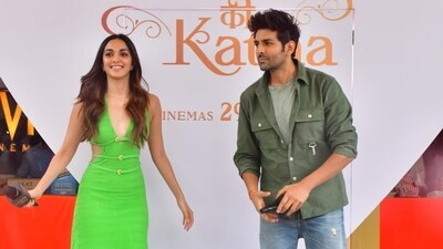 Kiara Advani and Kartik Aaryan's upcoming film Satyaprem Ki Katha has been generating a lot of buzz. On Monday, the actors were seen promoting their movie at an event. Videos and photos of the two were shared on paparazzi and fan pages. Their new song Pasoori Nu came out on Monday. Kiara Advani and Kartik Aaryan's upcoming film Satyaprem Ki Katha has been generating a lot of buzz. On Monday, the actors were seen promoting their movie at an event. Videos and photos of the two were shared on paparazzi and fan pages. Their new song Pasoori Nu came out on Monday. 