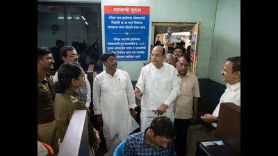 MLA Ravindra Dhangekar and former MLA Mohan Joshi visit exam centre of learning licence department at Pune RTO on Monday. (Pratham Gokhale/HT Photo)
