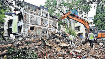 Mumbai, India - June 26, 2023 : BMC were clearing debris after two bodies recovered in a bungalow collapsed at Chittaranjan Nagar, Ghatkopar, in Mumbai, India, on Monday, June 26, 2023. (Photo by Vijay Bate/HT Photo) (Hindustan Times) Mumbai, India - June 26, 2023 : BMC were clearing debris after two bodies recovered in a bungalow collapsed at Chittaranjan Nagar, Ghatkopar, in Mumbai, India, on Monday, June 26, 2023. (Photo by Vijay Bate/HT Photo) (Hindustan Times)