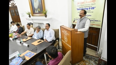 Prof Mohd Gulrez addressing the symposium on G20 at Sir Syed Academy (HT photo)