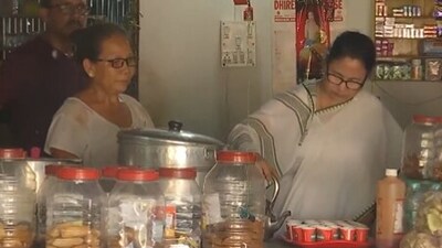 CM Mamata Banerjee serves tea in Bengal. (ANI) CM Mamata Banerjee serves tea in Bengal. (ANI)