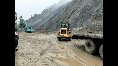 Work underway to clear the highway. (HT Photo)