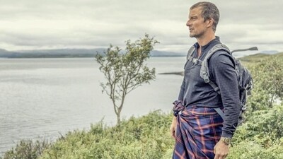 Bear Grylls posing for the camera in lungi. (Twitter/@BearGrylls) Bear Grylls posing for the camera in lungi. (Twitter/@BearGrylls)