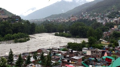 A Swollen Beas river after continuous rains in Kullu, Himachal Pradesh. The India Meteorological Department (IMD) on Sunday issued a flash flood warning for Himachal Pradesh in next 24 hours, along with a weather warning for next five days. (HT Photo/Aqil Khan ) A Swollen Beas river after continuous rains in Kullu, Himachal Pradesh. The India Meteorological Department (IMD) on Sunday issued a flash flood warning for Himachal Pradesh in next 24 hours, along with a weather warning for next five days. (HT Photo/Aqil Khan )