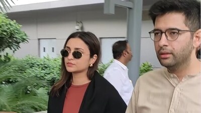 Parineeti Chopra and Raghav Chadha at Delhi airport. (Photo: Manav Manglani) (Manav Manglani) Parineeti Chopra and Raghav Chadha at Delhi airport. (Photo: Manav Manglani) (Manav Manglani)