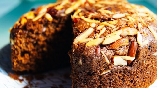 Date and almond cake recipe (Unsplash) Date and almond cake recipe (Unsplash)