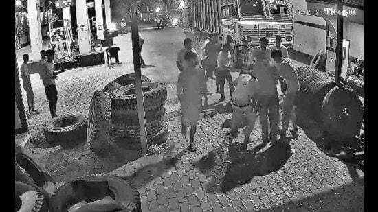 Miscreants captured in CCTVs while assaulting petrol pump employees in Ludhiana. (HT PHOTO)