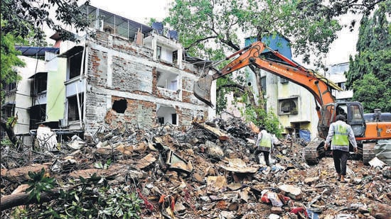 Mumbai, India - June 26, 2023 : BMC were clearing debris after two bodies recovered in a bungalow collapsed at Chittaranjan Nagar, Ghatkopar, in Mumbai, India, on Monday, June 26, 2023. (Photo by Vijay Bate/HT Photo) (Hindustan Times)