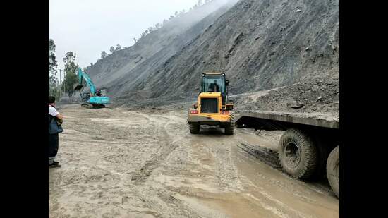 Work underway to clear the highway. (HT Photo)