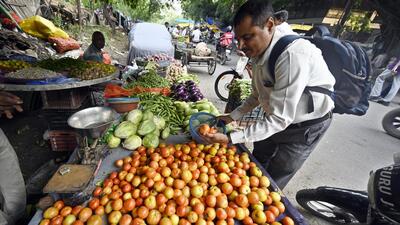 A man buys tomato near Ranjeet Singh flyover in Delhi on Tuesday. Tomato prices have risen in the city due to rains. (Sanjeev Verma/HT photo) A man buys tomato near Ranjeet Singh flyover in Delhi on Tuesday. Tomato prices have risen in the city due to rains. (Sanjeev Verma/HT photo)