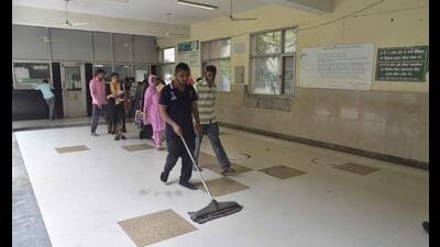 Civil hospital employees cleaning premises in Ludhiana (HT PHOTO) Civil hospital employees cleaning premises in Ludhiana (HT PHOTO)