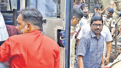 Mumbai, India - June 27, 2023 : Police took four accused to Bandra Court for hearing from Vakola Police Station, at Santacruz, in Mumbai, India, on Tuesday, June 27, 2023. (Photo by Vijay Bate/HT Photo)
