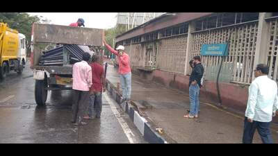 PMCdismantled the bus rapid transit system (BRTS) stretch on the Pune-Ahmednagar Road (HT PHOTO) PMCdismantled the bus rapid transit system (BRTS) stretch on the Pune-Ahmednagar Road (HT PHOTO)