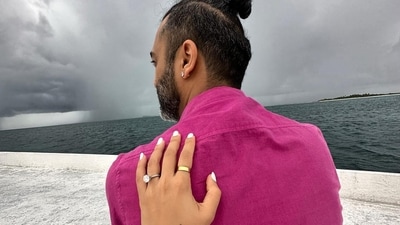 Sonnalli Seygall and Ashesh Sajnani exchanged vows at a Gurdwara in Santa Cruz West in Mumbai on June 7. They opted for a daytime wedding. For the special day, Sonnalli wore a pastel pink saree. Ashesh was dressed in an off-white sherwani. He paired his outfit with a pink turban.&nbsp; 