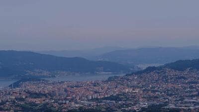 The smoke cloud produced by the multiple wildfires ongoing in Canada’s Quebec is seen over the city of Vigo, northwestern Spain, on Monday. (AFP) The smoke cloud produced by the multiple wildfires ongoing in Canada’s Quebec is seen over the city of Vigo, northwestern Spain, on Monday. (AFP)