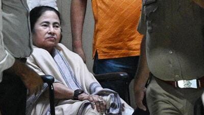 West Bengal chief minister Mamata Banerjee exiting the state-run SSKM hospital in Kolkata on Tuesday (HT Photo/Samir Jana) West Bengal chief minister Mamata Banerjee exiting the state-run SSKM hospital in Kolkata on Tuesday (HT Photo/Samir Jana)