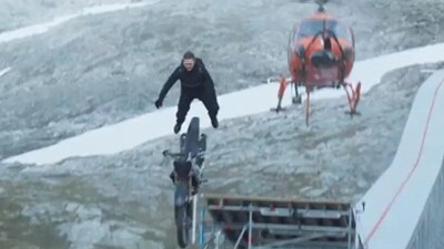 The jaw-dropping motorcycle stunt. (Image Credit: Twitter/ Tom Cruise) The jaw-dropping motorcycle stunt. (Image Credit: Twitter/ Tom Cruise)