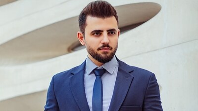 Immaculate Personal Hygiene: Personal hygiene is a vital componentof being well-groomed. Make sure you have showered and shaved,and if you support a beard or stubble, it is well-trimmed, professionalhairstyling, and wear light cologne or aftershave. (Unsplash)